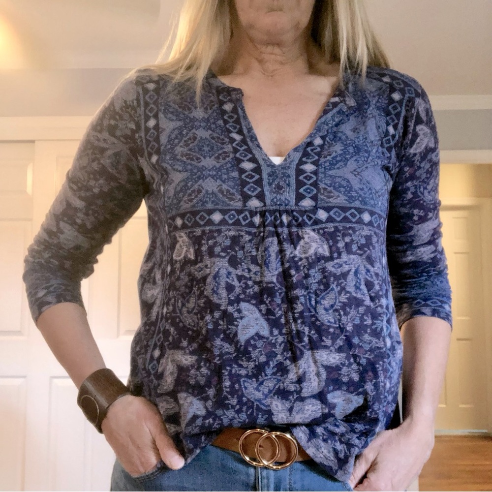 “Lucky Brand” notch collar, 3/4 sleeve navy & lt. blue print top - size M